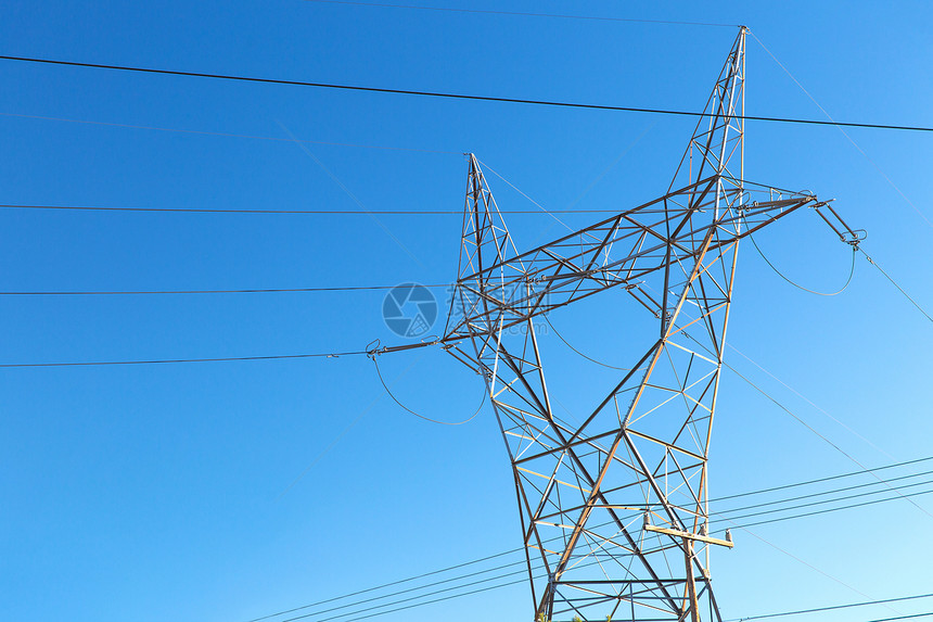 电力线电力蓝天上的输电塔蓝天上的输电塔电力线图片