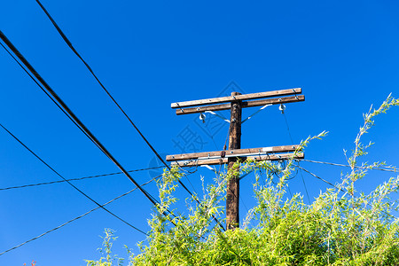 电力线电力蓝天上的输电塔蓝天上的输电塔电力线背景图片