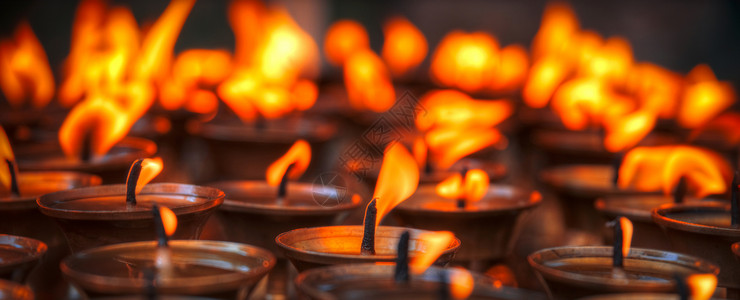 加德满都蜡烛为了宗教目的而燃烧的尼泊尔图片