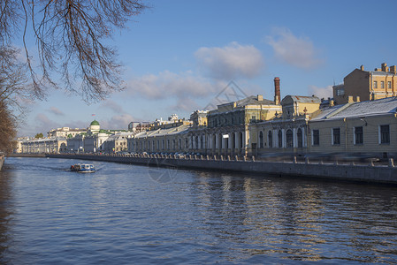 河渠俯瞰彼得堡的街道背景