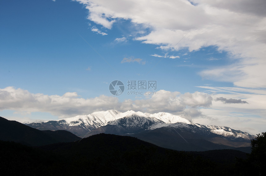 峡谷覆盖着雪图片