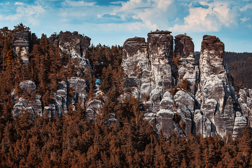 德国秋季景观中的巴斯蒂岩石图片