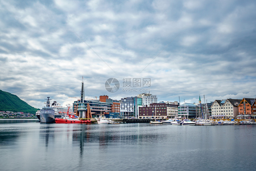挪威北部特罗姆瑟的个码头特罗姆瑟被认为世界上人口超过5万的最北城市图片