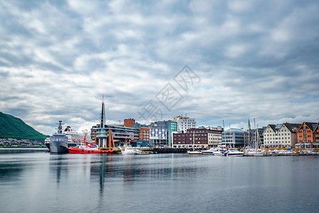 月薪过万毛笔字挪威北部特罗姆瑟的个码头特罗姆瑟被认为世界上人口超过5万的最北城市背景