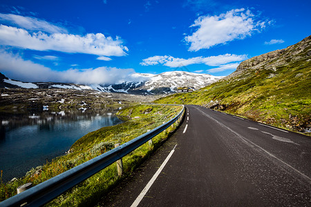 S型曲线挪威的山路背景