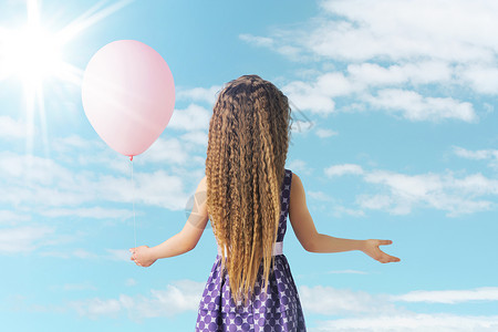 小女孩粉红色的气球图片