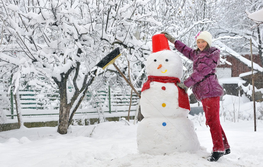 雪人轻女孩图片