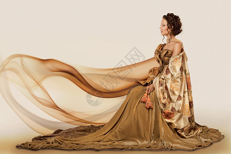 位美丽优雅的女士的肖像,穿着由窗帘制成的厚重连衣裙图片