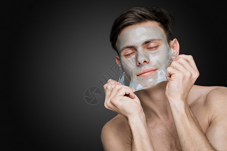 男性护肤敷面膜图片