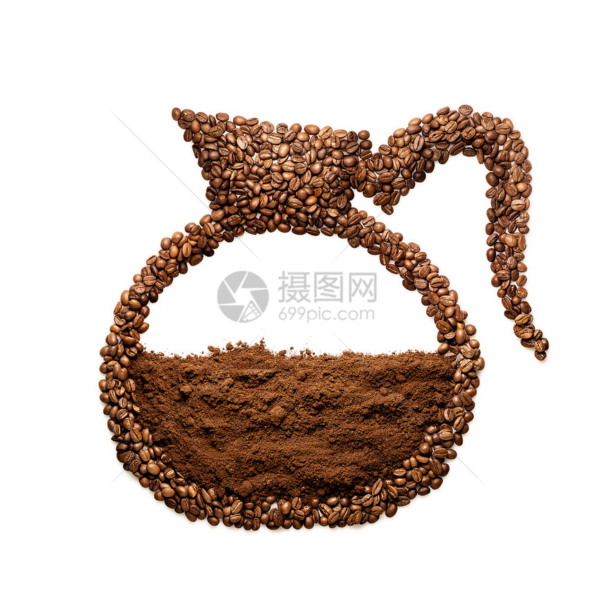 创造的平静生活的咖啡壶,由烤咖啡豆,隔离白色图片