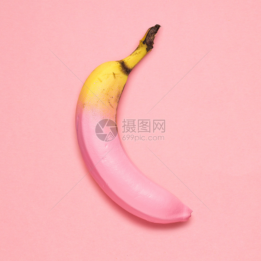 粉红色背景上画的香蕉的创意照片图片