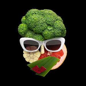 奇怪的食物,立体风格的女脸太阳镜由水果蔬菜,黑色背景图片