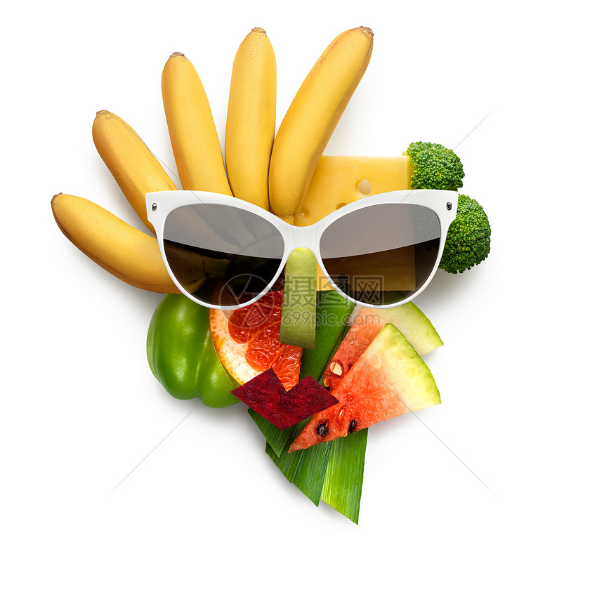 奇怪的食物,立体风格的女脸太阳镜由水果蔬菜,白色背景图片