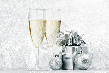 金樽杯银色背景上的香槟杯诞礼物背景