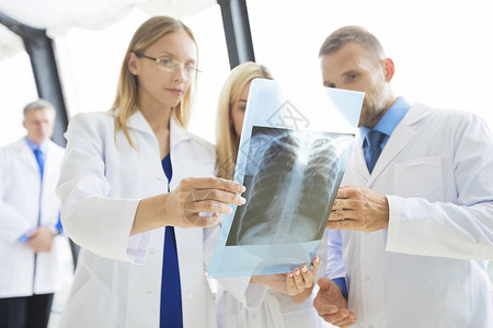 骨骺线医生进行扫描临床,人,保健医学医院进行胸部X线扫描的医生背景