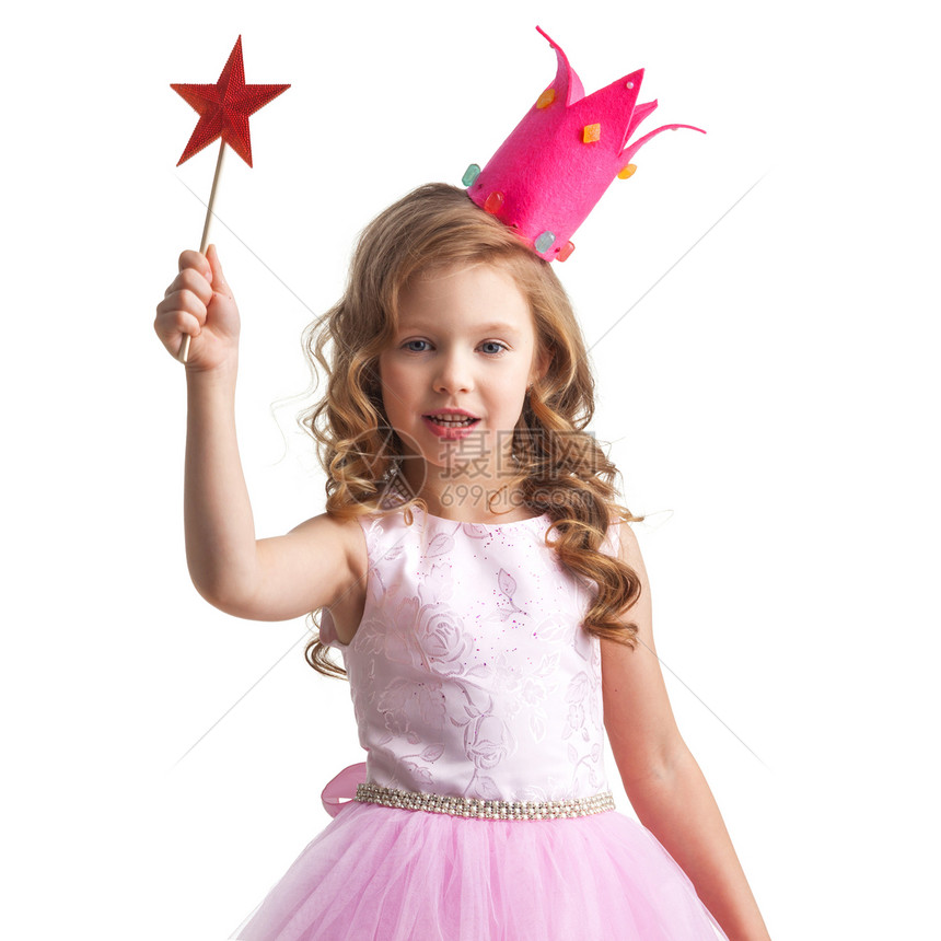 小仙女带着魔杖小仙女穿着粉红色的衣服皇冠,用魔杖施了魔法,孤立白色的背景上图片