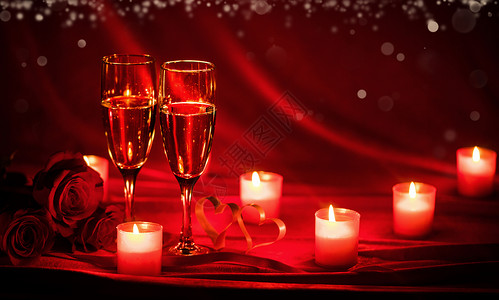 香槟蜡烛情人节庆祝活动,杯香槟,蜡烛,玫瑰红丝上的心背景图片