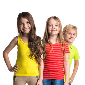 快乐的三个孩子快乐的三个孩子的肖像隔离白色的背景上图片