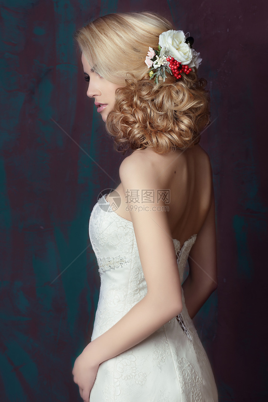 美丽的新娘婚礼发型图片