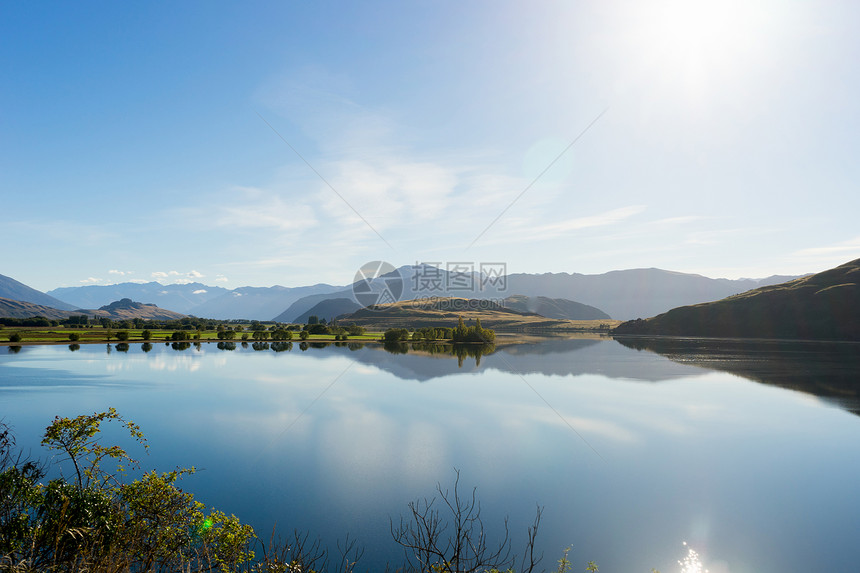 风景如画新西兰阿尔卑斯山湖泊的自然景观图片