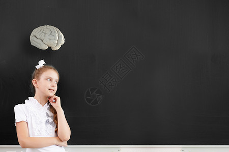 可爱体贴的学校女孩她头顶上的大脑让想想图片