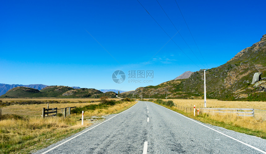 风景如画新西兰阿尔卑斯山道路的自然景观图片