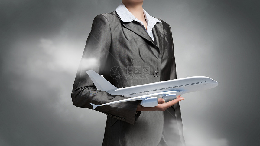 飞机商务旅行特写女商人的手着飞机模型图片