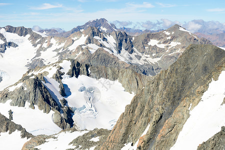 雪山峰山景雪,蓝天清澈图片