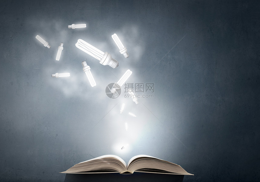 书灯泡打开书,发光的灯泡书页上飞来图片