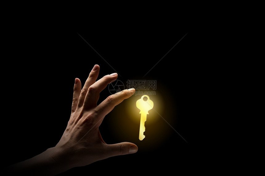 成功的关键特写人的手抓住金钥匙图片