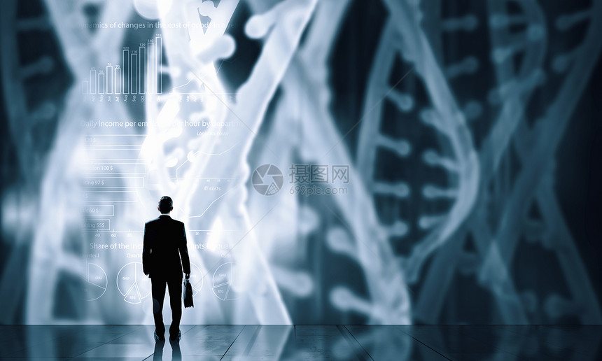 生物技术DNA研究商人站背后虚拟板与DNA螺旋图片