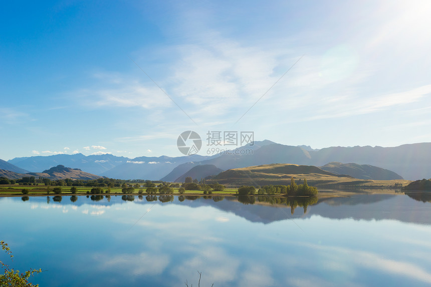 风景如画新西兰阿尔卑斯山湖泊的自然景观图片