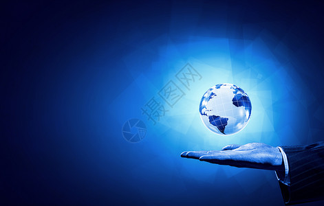 数字世界人手数字地球行星手掌上的蓝色背景图片