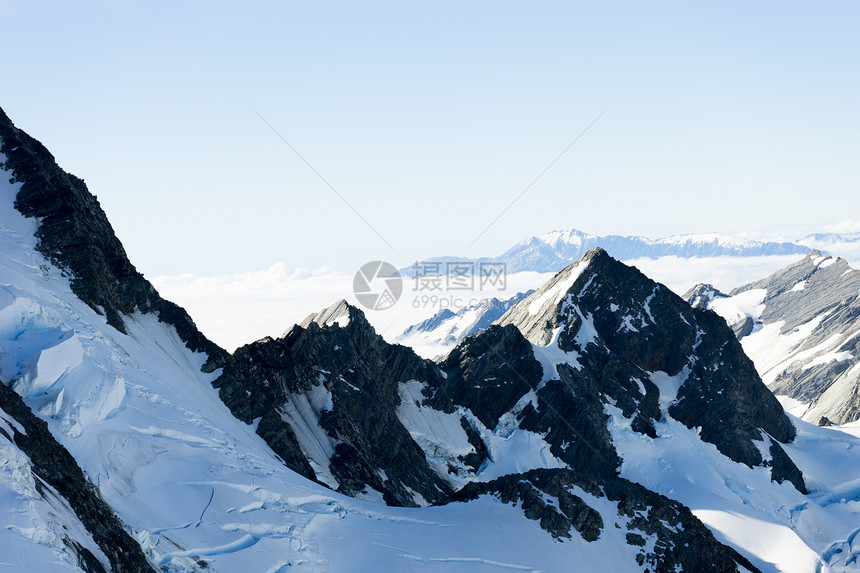 雪山山景雪,蓝天清澈图片