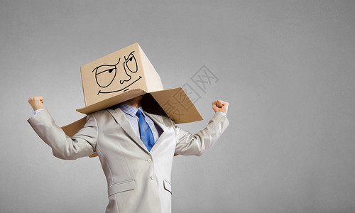 纸箱头商人戴着纸箱,头上画着情感高清图片