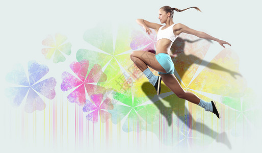 运动女跳跃的形象运动女孩花卉背景下跳跃的形象图片