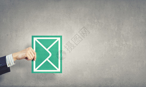 短讯服务发邮件手持信封卡代表电子邮件的背景