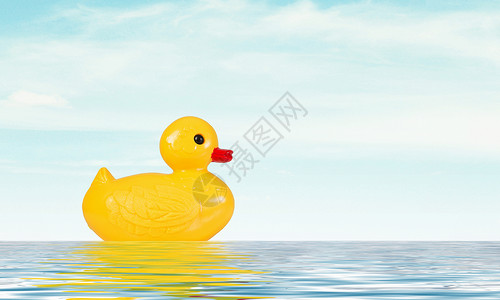 鸭子玩具黄色橡胶鸭子玩具漂浮水中图片