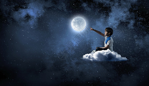 探索世界的男孩可爱的学校男孩坐云上,用手指触摸月亮图片