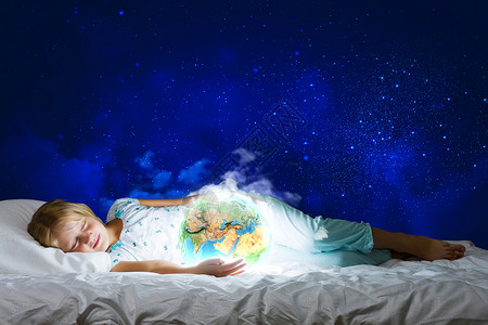 晚安女孩躺床上,手里着地球行星这幅图像的元素由美国宇航局提供的背景图片