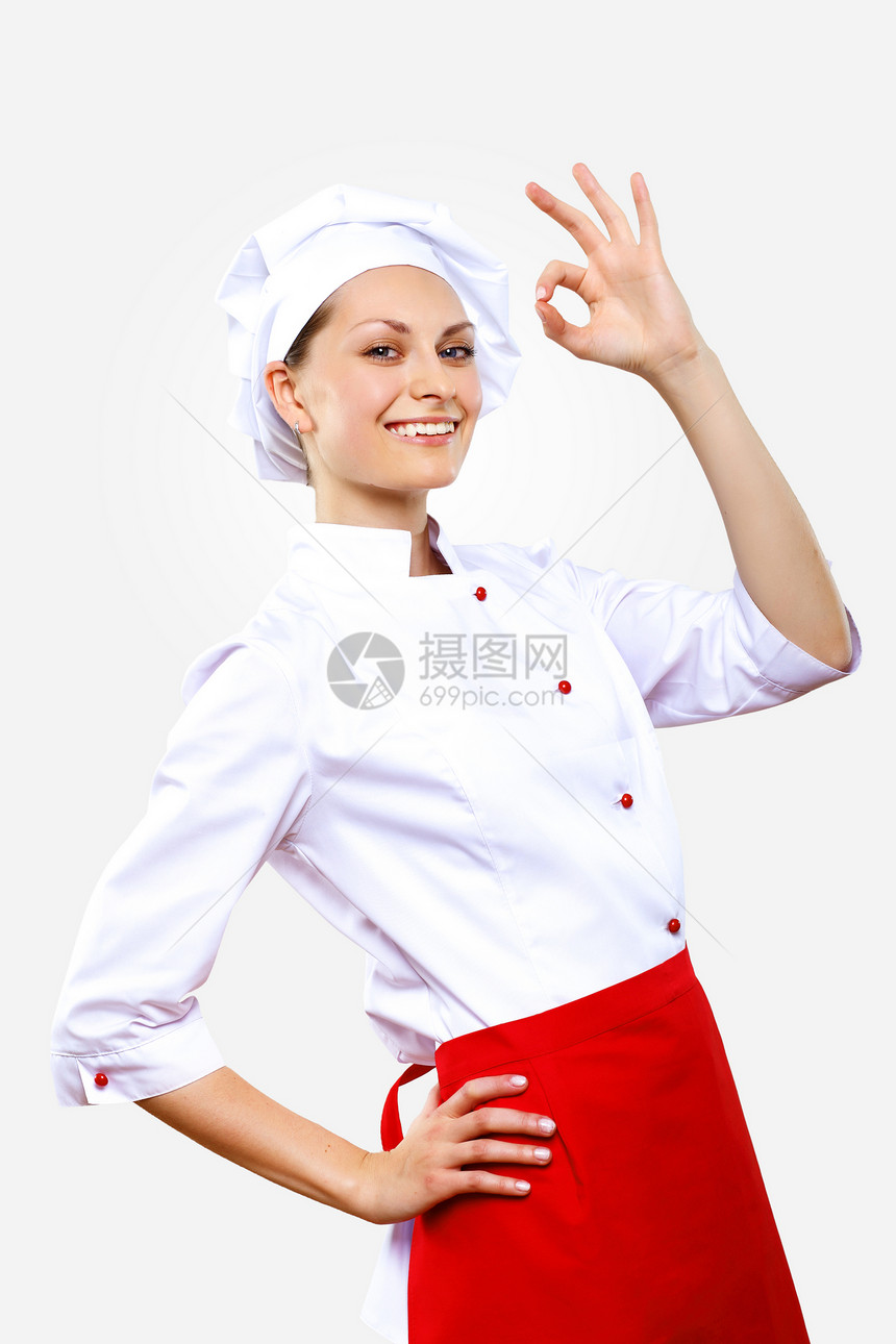 穿着制服准备饭菜的轻厨师的肖像图片