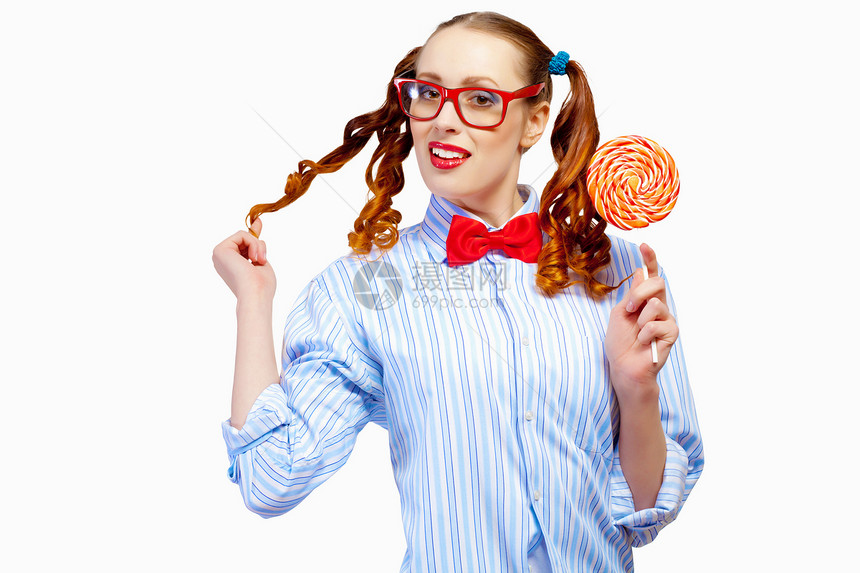 轻的女人着糖果戴着红眼镜糖果的轻滑稽女人的形象图片