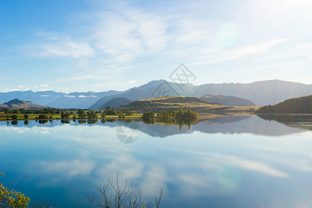 风景如画新西兰阿尔卑斯山湖泊的自然景观高清图片