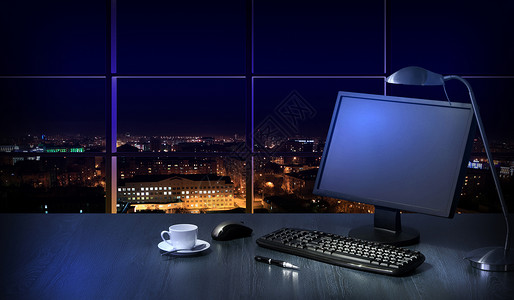 晚上的办公室晚上办公室的工作场所,窗户可以看城市的景色图片