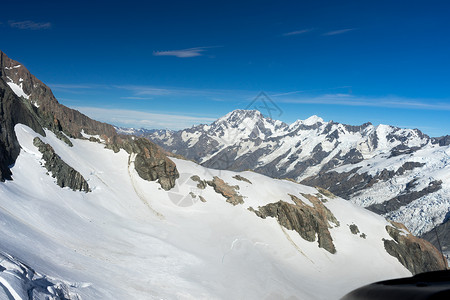 雪山自然的山景,雪晴朗的蓝天图片