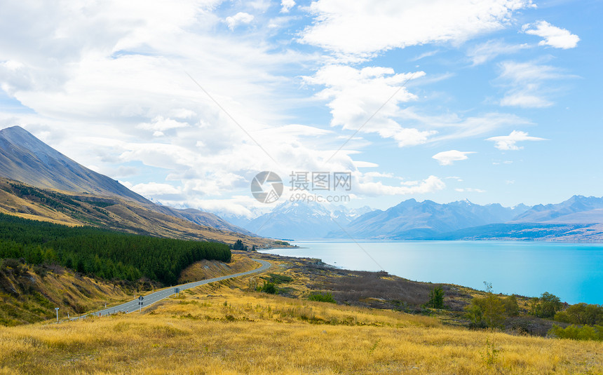 风景如画新西兰阿尔卑斯山湖泊的自然景观图片