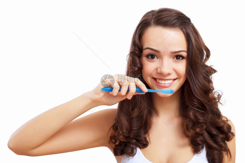 家里的年轻女人早上刷牙图片