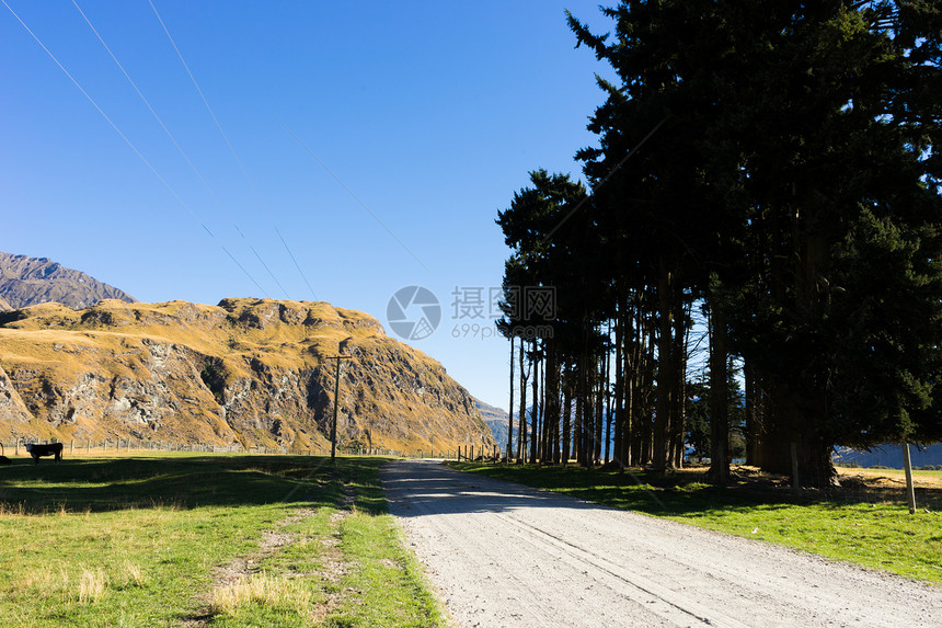 风景如画新西兰阿尔卑斯山道路的自然景观图片