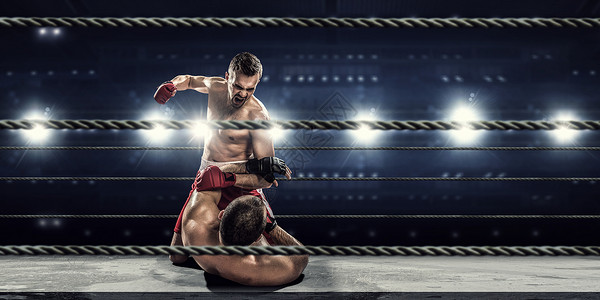 拳击比赛素材两名专业拳击手舞台上聚光灯上战斗背景