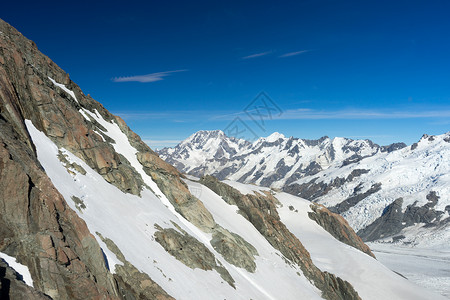 雪山自然的山景,雪晴朗的蓝天图片